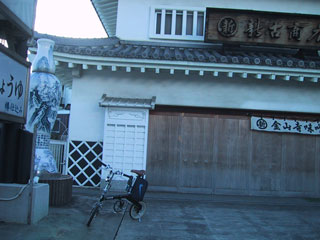 ���R�����X�E����ݖ����X�O�ɂ�